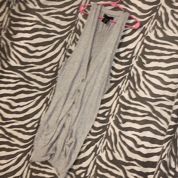 Women’s light grey cinched button down vest with pockets - Picture 1 of 5